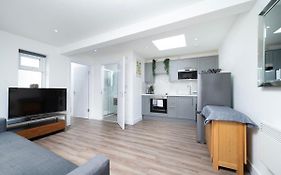 Cozy Single Level Flat With Parking