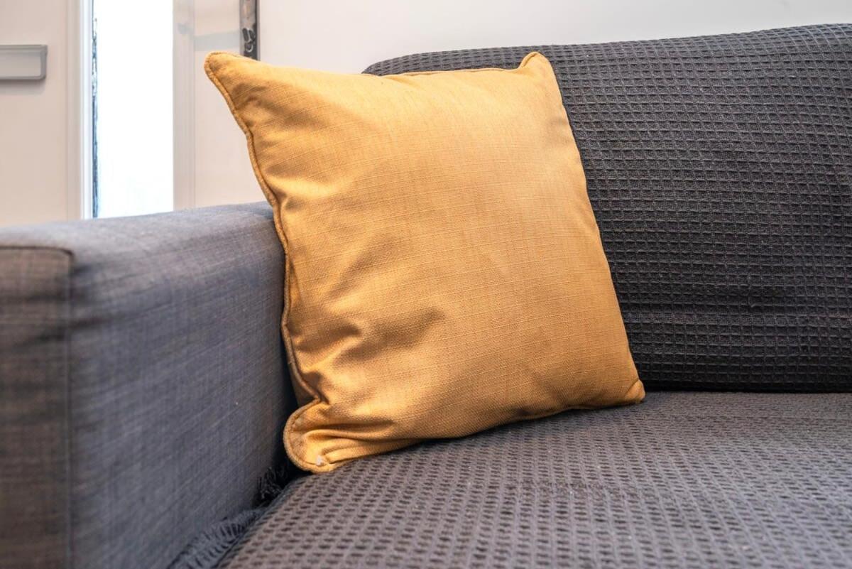 Cozy Single Level Flat With Parking Apartment Enfield Exterior photo
